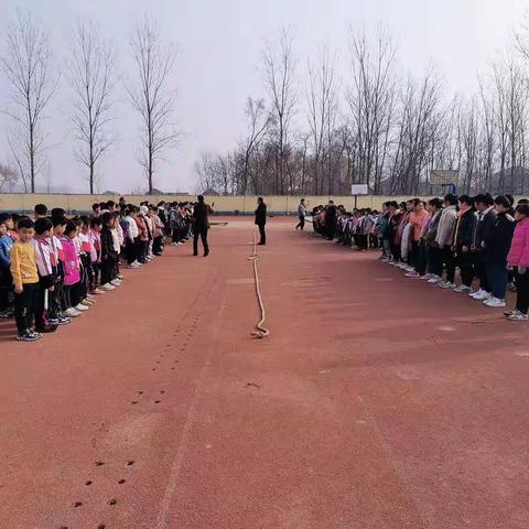 韩屯小学拔河比赛