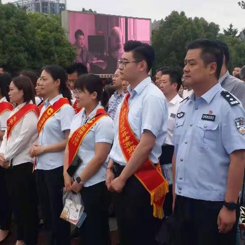 学法用法护小家  防非处非靠大家