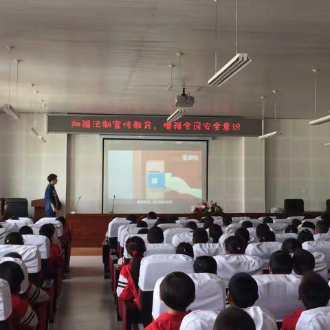 西宁市北小街小学开展“加强法制宣传教育，提高全民安全意识”主题活动