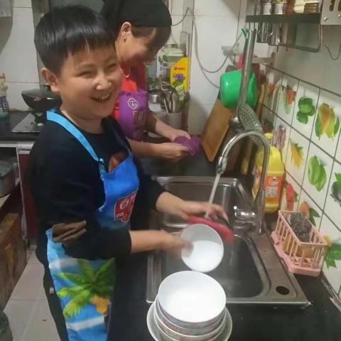 西宁市北小街小学三八妇女节“我为妈妈做件事”感恩活动