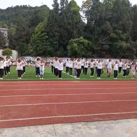 “舞童真律动，展青春风采”——群乐小学开展课前律动操展演活动