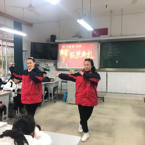 努力才有收获，迈步开创明天——记六班七上二阶段颁奖典礼