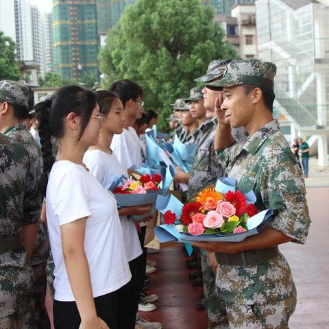 乍有疾风起，人不枉少年——记鹿寨中学2021级高一新生军训