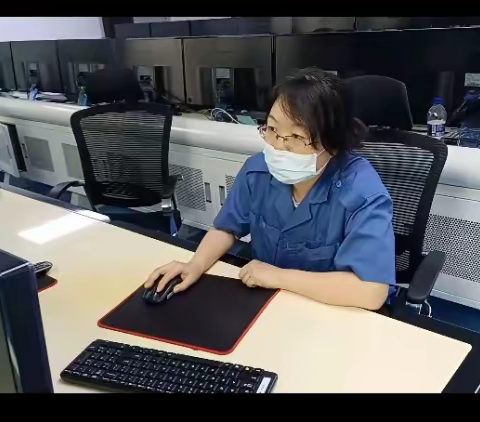 【每月一星】网管中心传输室  李艺