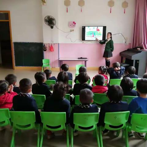 海口市龙桥镇中心幼儿园宝宝班《交通安全伴我行》安全教育活动