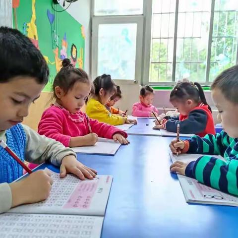 🌈记录最美足迹✨让温暖相伴成长——明德国学园大二班上学期期末汇报总结！