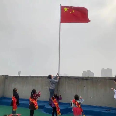 国旗下的诗词“悯农”