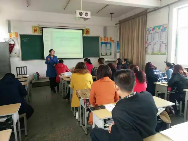 3月20日下午,洪安小学组织学区教研活动,盛情邀请介休市教育局教研室