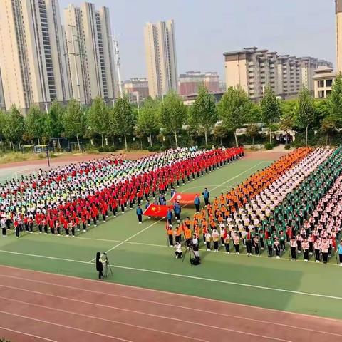 红旗舞动翻飞日，春季运动开幕时——濮阳县第四实验小学春季运动会开幕式