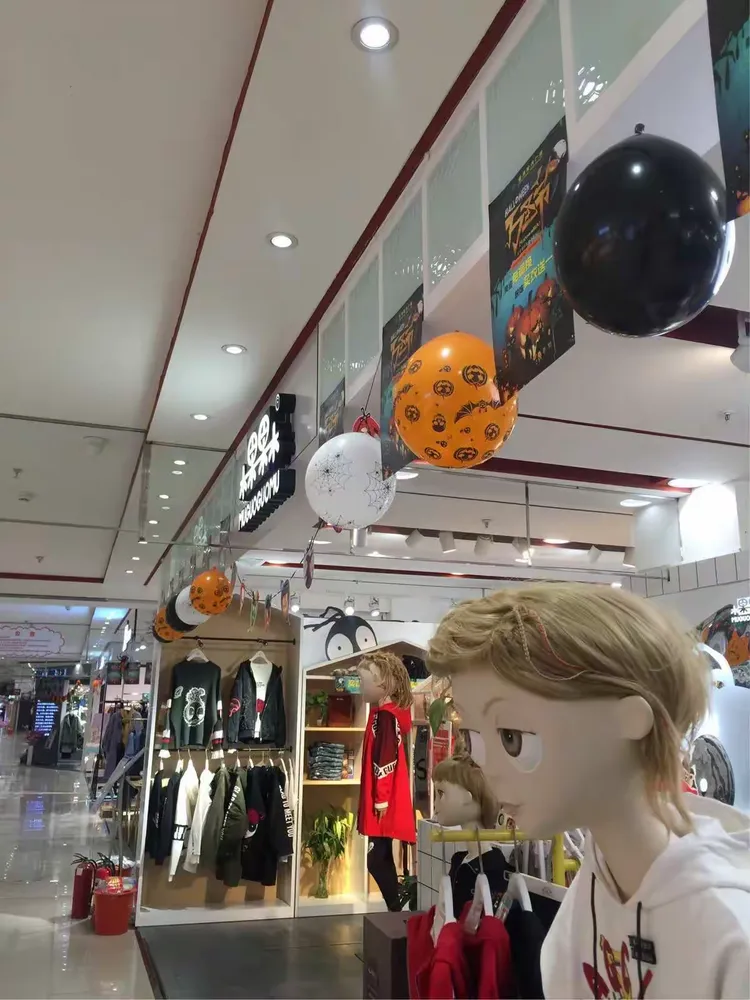 万圣节狂欢夜提前来袭巩义星月时代广场新装亮相