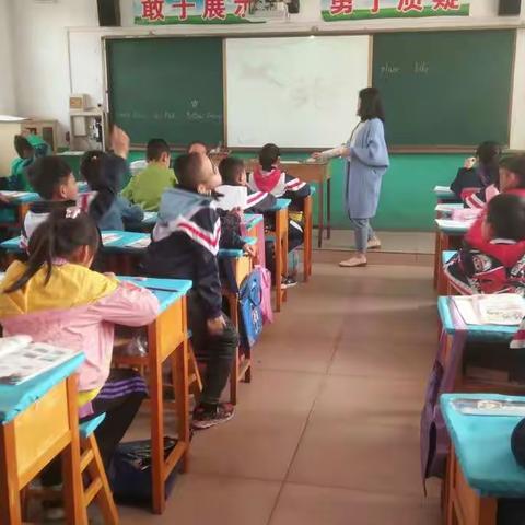 搭平台  展风采   提质量——巴公四村小学开展公开课活动