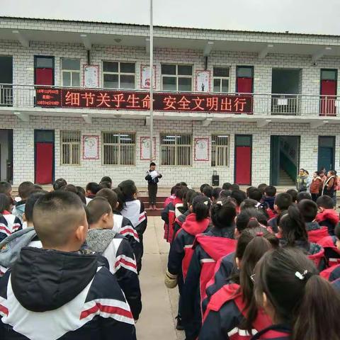 巴公四校开展12.2全国交通安全教育日专题活动