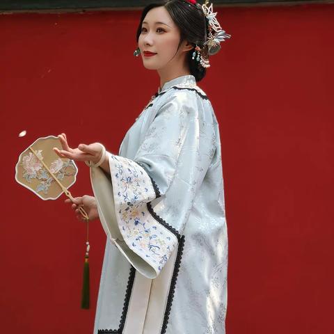 光影下的俏佳人！