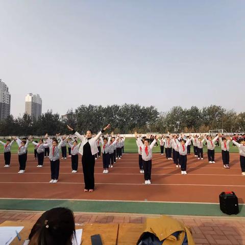 阳光课间操    舞动青春梦       ~三年级组课间操展演