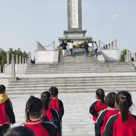 秦寨幼儿园” 清明祭英烈活动”简报”