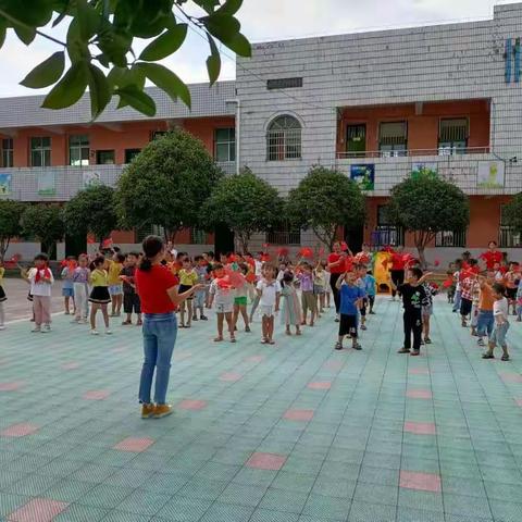 童心飞扬，欢庆国庆——莲塘坳公立幼儿园庆国庆活动