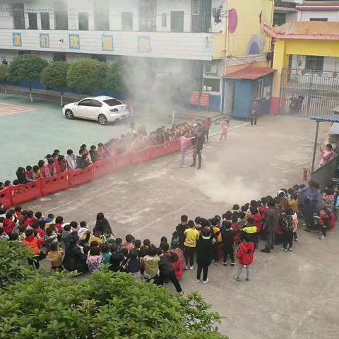 消防安全，铭记心间——莲塘坳公立幼儿园消防安全演练活动纪实