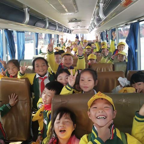 行走的课堂                                               ——记项店小学二年级研学