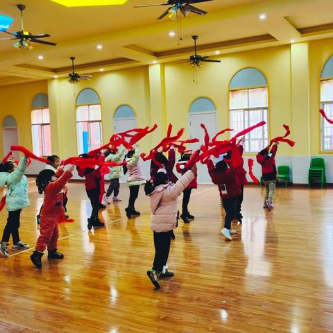 小新星•萌娃赶大集｜新年游园会活动邀请函