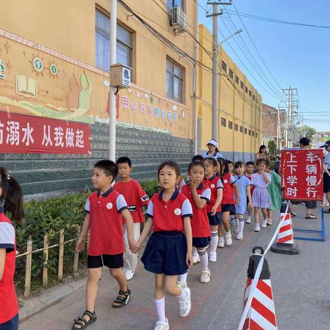 【能力作风建设年】走进小学初体验，幼小衔接零距离——圪垱店小学喜迎大班幼儿进校参观体验