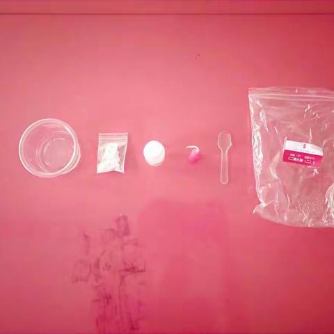 北大青鸟幼儿园中一班科学小实验——《二氧化碳(二）