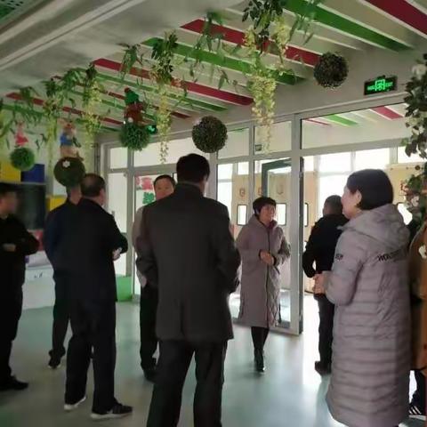 三幼学前教育集团万达园区迎接市市场监督管理局和市教育局联合检查食品安全。