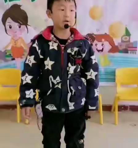 【万全中心幼儿园，学（三）班的小朋友穿鞋大比拼决赛正式上演啦！】