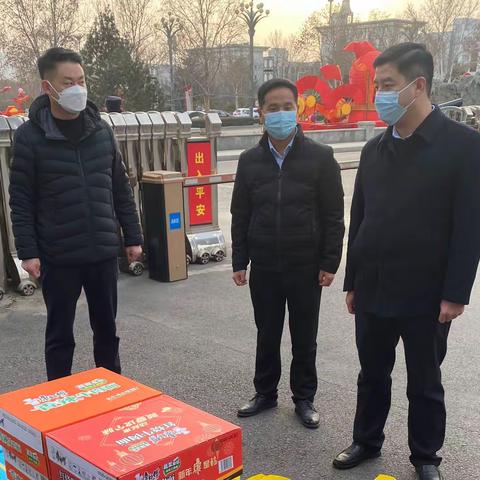 迎新春送慰问 岁寒情深暖保安