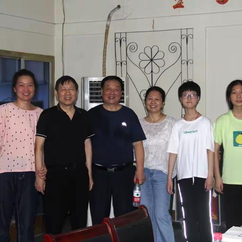 笔酣墨饱行云流水，铁画银钩矫若惊龙