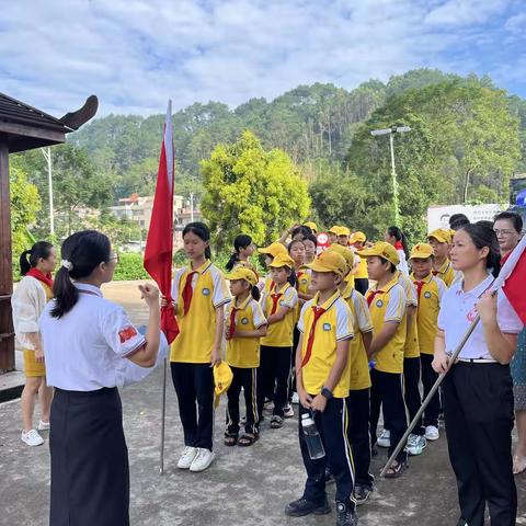 “绰厉太奋发强国防，勇毅前行向复兴＂一灵山县丰塘镇中心小学开展红色教育实践活动一丰塘镇中心小学