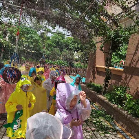 贝尔康格斯幼儿园《小一班》——雨水带来了快乐