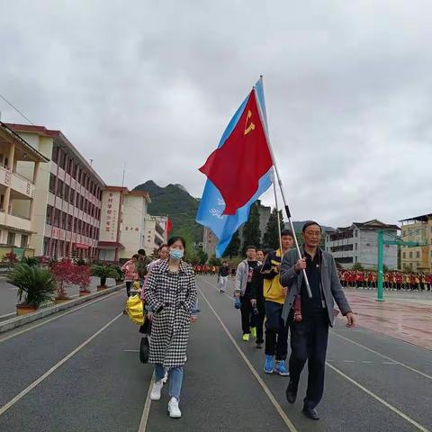 重温党的历史，缅怀革命精神