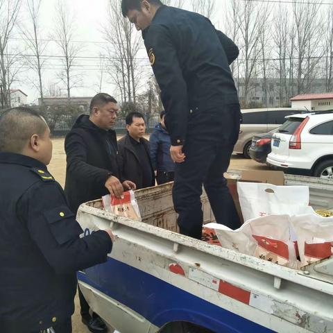 党派我来的——城管局第六党支部走访慰问贫困党员，全力推进“双联双创”活动