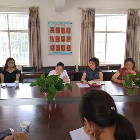 家校联合，帮助学生走出成长的困惑