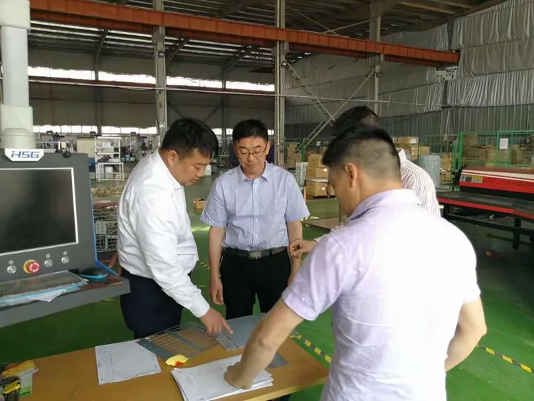 在考察过程中,刘道永不断向企业负责人宣传永城市的区位优势,投资优势