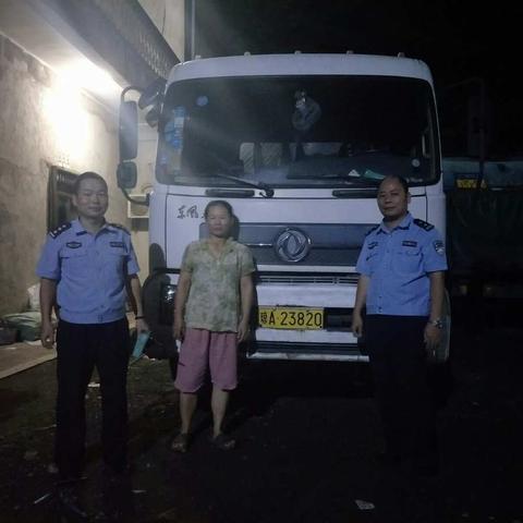 海口市公安局交警支队龙华大队连夜行动成功查扣一辆逾期未年检重点车辆