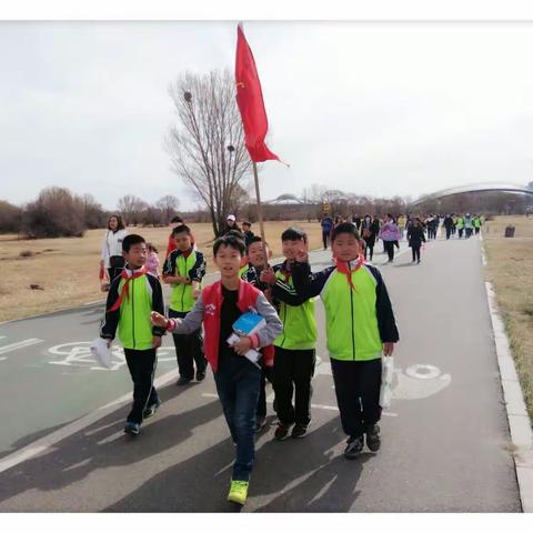 学雷锋，手拉手活动