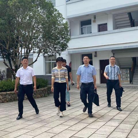 迎接检查，促进成长——高坪乡中心小学迎接秋季开学检查工作