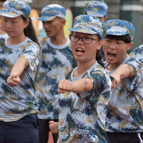 用汗水磨练 让青春无悔 ——赣州蓉江新区潭口中学军训序列之学员篇