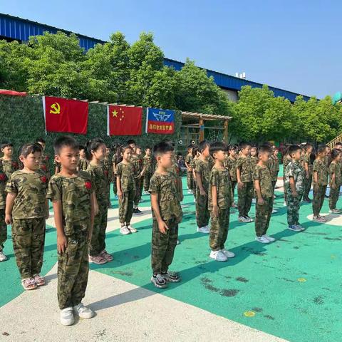 红星闪耀，致敬八一