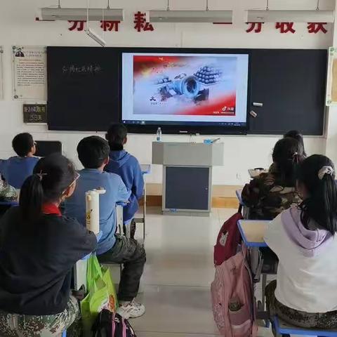 我劳动  我光荣——纳林幼儿园（小学）五一劳动节活动简报