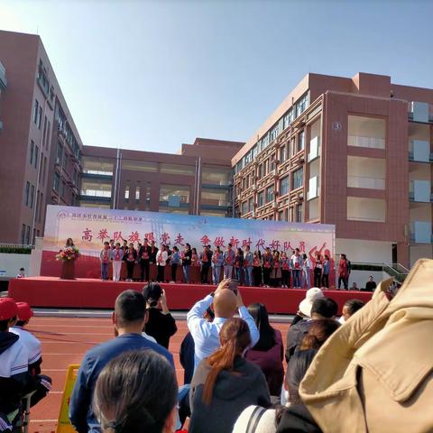 22中2021级61班，少先队组队仪式 和法制报告