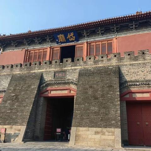 千年古庙光影斑驳，在岱庙感受岁月轮回